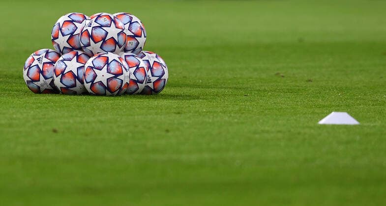 FUSSBALL CHAMPIONS LEAGUE SAISON 2020 2021 6. Spieltag 09.12.2020 FC Bayern Muenchen - Lokomotive Moskau Adidas CHL Baelle liegen auf dem Spielfeld bereit
