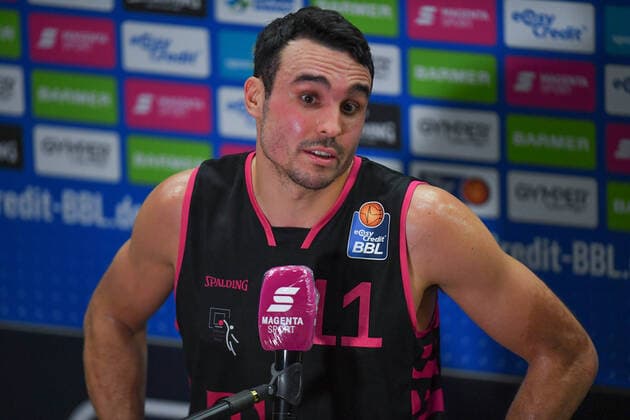 GER, Basketball, RASTA Vechta vs Telekom Baskets Bonn 11.12.2020, RASTA Dome, Vechta, GER, easy Credit-BBL, RASTA Vechta vs Telekom Baskets Bonn, im Bild Bei Magenta Anthony DILEO (Telekom Baskets Bonn 11 )
