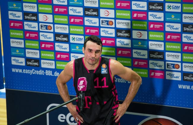 GER, Basketball, RASTA Vechta vs Telekom Baskets Bonn 11.12.2020, RASTA Dome, Vechta, GER, easy Credit-BBL, RASTA Vechta vs Telekom Baskets Bonn, im Bild Bei Magenta Anthony DILEO (Telekom Baskets Bonn 11 )