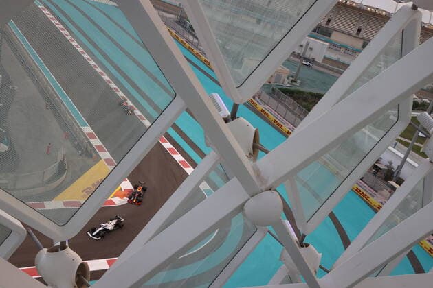 Motorsports: FIA Formula One World Championship, WM, Weltmeisterschaft 2020, Grand Prix of Abu Dhabi, 6 Nicholas Latifi (CAN, Williams Racing), 33 Max Verstappen (NLD, Aston Martin Red Bull Racing), Abu Dhabi United Arab Emirates