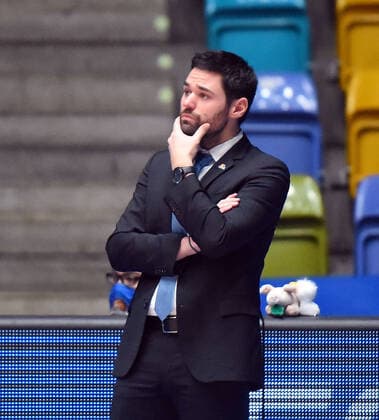 12.12.2020, xhbx, Basketball BBL Bundesliga, Frankfurt Skyliners - MHP Riesen Ludwigsburg emspor, v.l. Trainer Sebastian Gleim (Head Coach, Fraport Skyliners Frankfurt) enttaeuscht, enttaeuscht schauend, dissapointed (DFL DFB REGULATIONS PROHIBIT ANY USE OF PHOTOGRAPHS as IMAGE SEQUENCES and or QUASI-VIDEO) Frankfurt am Main