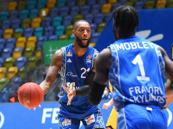 12.12.2020, xhbx, Basketball BBL Bundesliga, Frankfurt Skyliners - MHP Riesen Ludwigsburg emspor, v.l. Kamari Murphy (Fraport Skyliners Frankfurt), Matt Mobley (Fraport Skyliners Frankfurt) (DFL DFB REGULATIONS PROHIBIT ANY USE OF PHOTOGRAPHS as IMAGE SEQUENCES and or QUASI-VIDEO) Frankfurt am Main