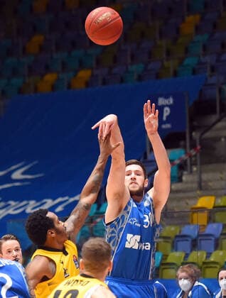12.12.2020, xhbx, Basketball BBL Bundesliga, Frankfurt Skyliners - MHP Riesen Ludwigsburg emspor, v.l. Jon Axel Gudmundsson (Fraport Skyliners Frankfurt) (DFL DFB REGULATIONS PROHIBIT ANY USE OF PHOTOGRAPHS as IMAGE SEQUENCES and or QUASI-VIDEO) Frankfurt am Main