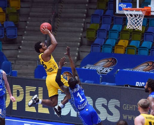 12.12.2020, xhbx, Basketball BBL Bundesliga, Frankfurt Skyliners - MHP Riesen Ludwigsburg emspor, v.l. Barry Brown Jr. (MHP Riesen Ludwigsburg), Matt Mobley (Fraport Skyliners Frankfurt) (DFL DFB REGULATIONS PROHIBIT ANY USE OF PHOTOGRAPHS as IMAGE SEQUENCES and or QUASI-VIDEO) Frankfurt am Main