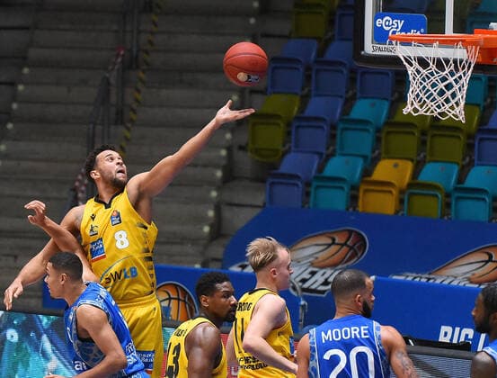 12.12.2020, xhbx, Basketball BBL Bundesliga, Frankfurt Skyliners - MHP Riesen Ludwigsburg emspor, v.l. Elias Harris (MHP Riesen Ludwigsburg) (DFL DFB REGULATIONS PROHIBIT ANY USE OF PHOTOGRAPHS as IMAGE SEQUENCES and or QUASI-VIDEO) Frankfurt am Main