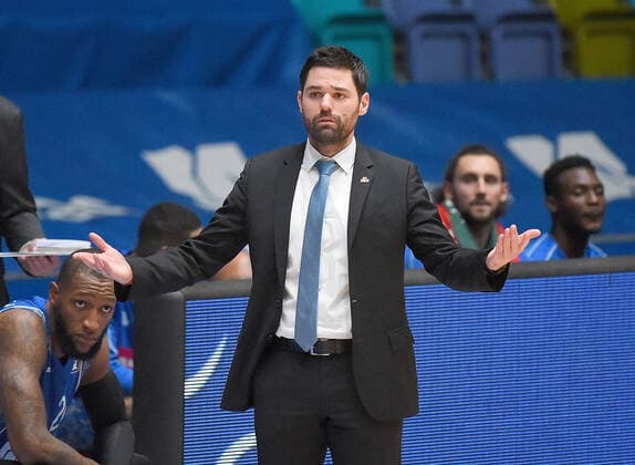12.12.2020, xhbx, Basketball BBL Bundesliga, Frankfurt Skyliners - MHP Riesen Ludwigsburg emspor, v.l. Trainer Sebastian Gleim (Head Coach, Fraport Skyliners Frankfurt) (DFL DFB REGULATIONS PROHIBIT ANY USE OF PHOTOGRAPHS as IMAGE SEQUENCES and or QUASI-VIDEO) Frankfurt am Main