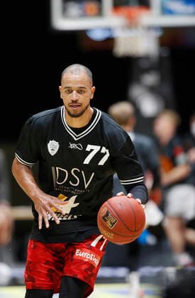 Deutschland, Chemnitz, Messe Chemnitz, 12.12.2020, emspor, emonline, despor, deonline, NINERS Chemnitz vs. s.Oliver Wuerzburg, Basketball, BBL Bild: v. li. Alex King (s.Oliver Wuerzburg) erstmalig wieder fuer Wuerzburg DFL REGULATIONS PROHIBIT ANY USE OF PHOTOGRAPHS AS IMAGE SEQUENCES AND OR QUASI-VIDEO. Copyright: HMBxMedia xHeikoxBecker