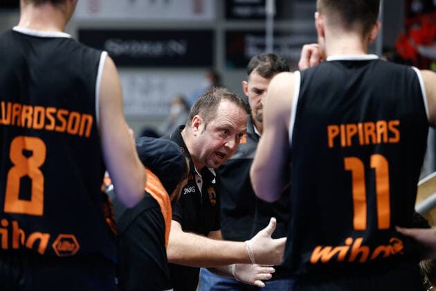 Alen Velcic (wiha Panthers Schwenningen, Cheftrainer) Phoenix Hagen vs. wiha Panthers Schwenningen, Basketball, 2. Bundesliga, 11. Spieltag, 2020 2021, 12.12.2020, Phoenix Hagen vs. wiha Panthers Schwenningen, Basketball, 2. Bundesliga, 11. Spieltag, 2020 2021, 12.12.2020 Hagen Copyright: xJulianxMeusel Eibner-Pressefotox EP_JML