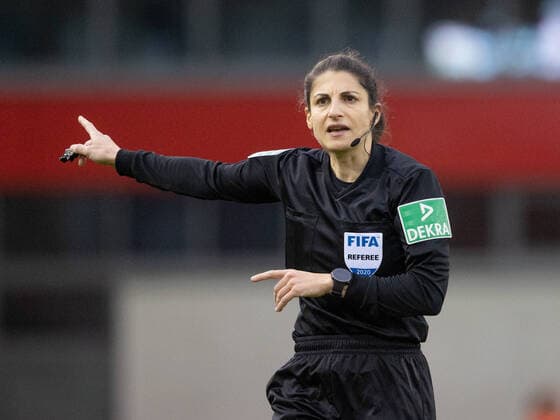 Schiedsrichterin Riem HUSSEIN. Frauen - Fussball, FC Bayern - Leverkusen, Bundesliga, Saison 2020-2021, am 6.12.2020 in Muenchen, F C B A Y E R N C A M P U S, Deutschland. Quelle Copyright Credit : Oryk HAIST