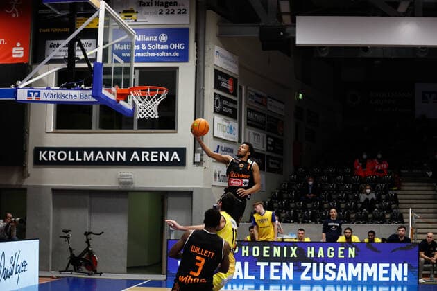 Nate Britt (wiha Panthers Schwenningen, 01) mit dem Korbleger. Phoenix Hagen vs. wiha Panthers Schwenningen, Basketball, 2. Bundesliga, 11. Spieltag, 2020 2021, 12.12.2020, Phoenix Hagen vs. wiha Panthers Schwenningen, Basketball, 2. Bundesliga, 11. Spieltag, 2020 2021, 12.12.2020 Hagen Copyright: xJulianxMeusel Eibner-Pressefotox EP_JML