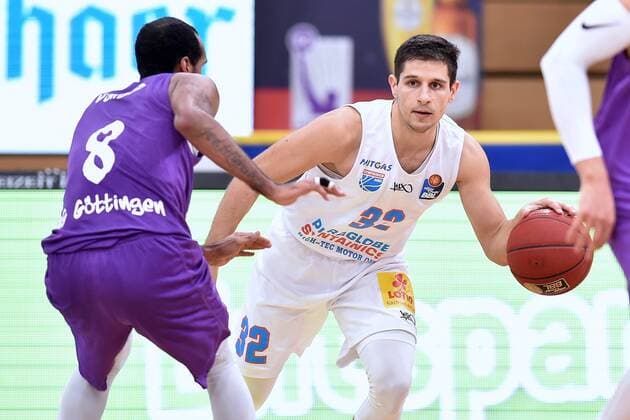 Roko Rogic (Syntainics MBC) (am ball), Akeem Vargas (BG Goettingen) (L), GER, Basketball, Bundesliga, BBL, BG Goettingen - Syntainics MBC, 12.12.2020, Basketball, Bundesliga, BBL, BG Goettingen -Syntainics MBC, 12.12.2020 Goettingen Copyright: xSippel xEibner-Pressefotox EP_rsl