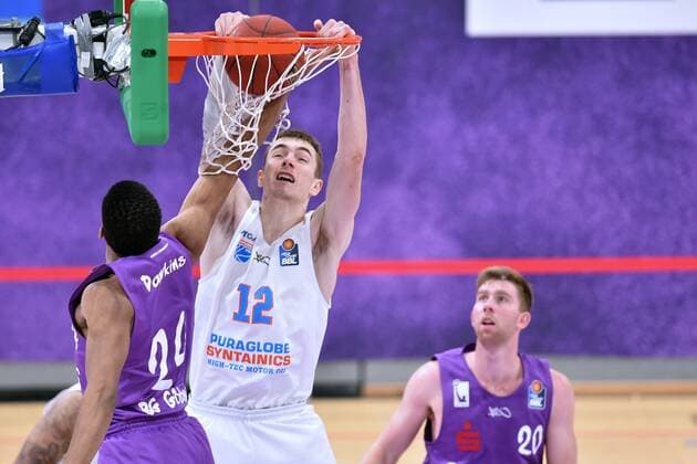 Korbleger von Philipp Hartwich (Syntainics MBC); Aubrey Dawkins (BG Goettingen) (L), GER, Basketball, Bundesliga, BBL, BG Goettingen - Syntainics MBC, 12.12.2020, Basketball, Bundesliga, BBL, BG Goettingen -Syntainics MBC, 12.12.2020 Goettingen Copyright: xSippel xEibner-Pressefotox EP_rsl