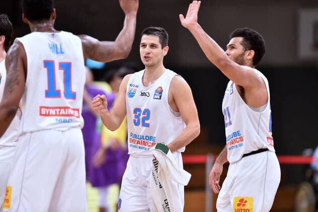 Jubel, Freude; Kyndahl Hill (Syntainics MBC) (NR11), Roko Rogic (M), Quinton Hooker (R), GER, Basketball, Bundesliga, BBL, BG Goettingen - Syntainics MBC, 12.12.2020, Basketball, Bundesliga, BBL, BG Goettingen -Syntainics MBC, 12.12.2020 Goettingen Copyright: xSippel xEibner-Pressefotox EP_rsl