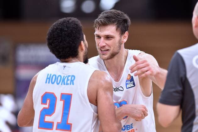 Jubel, Freude nach dem Sieg; Michal Michalak (Syntainics MBC) (R) und Quinton Hooker (NR 21), GER, Basketball, Bundesliga, BBL, BG Goettingen - Syntainics MBC, 12.12.2020, Basketball, Bundesliga, BBL, BG Goettingen -Syntainics MBC, 12.12.2020 Goettingen Copyright: xSippel xEibner-Pressefotox EP_rsl