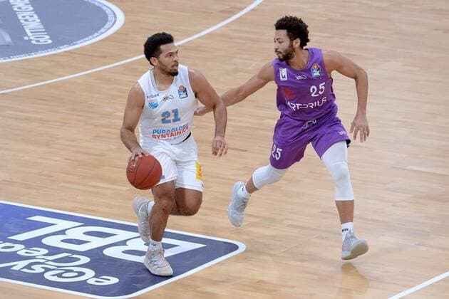 Quinton Hooker (Syntainics MBC) (am Ball) undGalen Robinson Jr. (BG Goettingen), GER, Basketball, Bundesliga, BBL, BG Goettingen - Syntainics MBC, 12.12.2020, Basketball, Bundesliga, BBL, BG Goettingen -Syntainics MBC, 12.12.2020 Goettingen Copyright: xSippel xEibner-Pressefotox EP_rsl