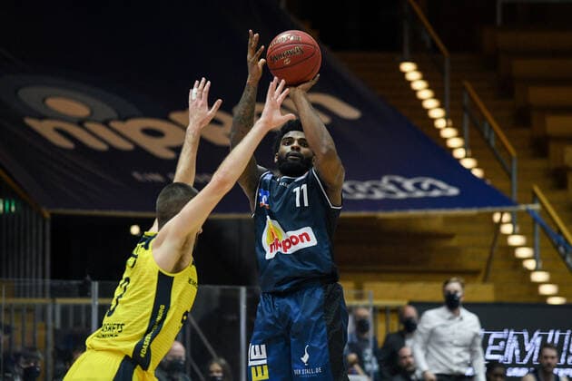 Tim Coleman (HAKRO Merlins Crailsheim) beim Wurf, GER, HAKRO Merlins Crailsheim vs. EWE Baskets Oldenburg, 12.12.2020, 6. Spieltag easycredit Basketball Bundesliga, Spielzeit 2020 2021. GER, HAKRO Merlins Crailsheim vs. EWE Baskets Oldenburg, 12.12.2020, 6. Spieltag easycredit Basketball Bundesliga, Spielzeit 2020 2021. Crailsheim Copyright: xMemmlerx Eibner-Pressefotox EP_mmr
