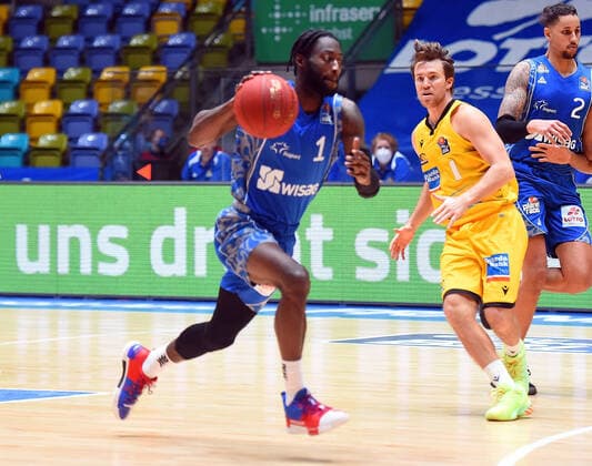 12.12.2020, xhbx, Basketball BBL Bundesliga, Frankfurt Skyliners - MHP Riesen Ludwigsburg emspor, v.l. Matt Mobley (Fraport Skyliners Frankfurt) (DFL DFB REGULATIONS PROHIBIT ANY USE OF PHOTOGRAPHS as IMAGE SEQUENCES and or QUASI-VIDEO) Frankfurt am Main