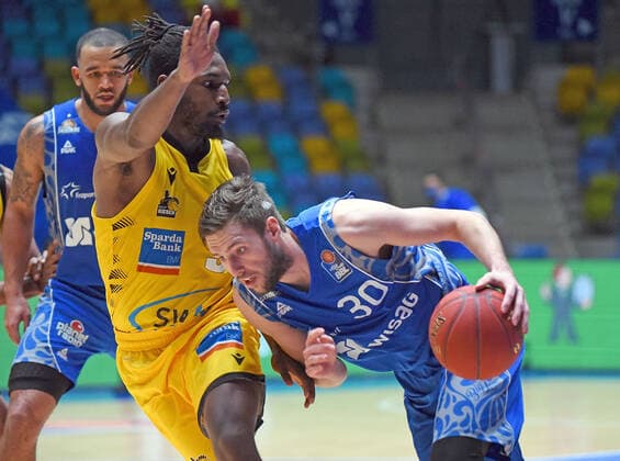 12.12.2020, xhbx, Basketball BBL Bundesliga, Frankfurt Skyliners - MHP Riesen Ludwigsburg emspor, v.l. Jon Axel Gudmundsson (Fraport Skyliners Frankfurt) (DFL DFB REGULATIONS PROHIBIT ANY USE OF PHOTOGRAPHS as IMAGE SEQUENCES and or QUASI-VIDEO) Frankfurt am Main