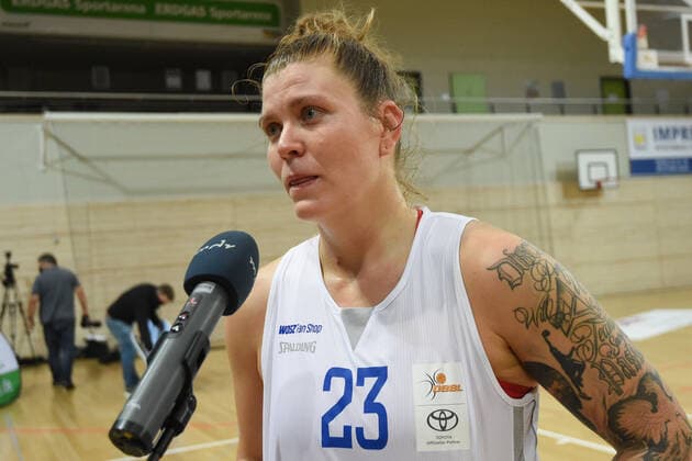 Halle, Deutschland 12. Dezember 2020: 1.BBL - Damen - 2020 2021 - Gisa Lions SV Halle vs. Xcyde Angels Noerdlingen Klaudia Grudzien (Halle) Im Interview mit dem MDR Erdgas Sportarena Sachsen Anhalt Copyright: xFotostandx xxBallaschx