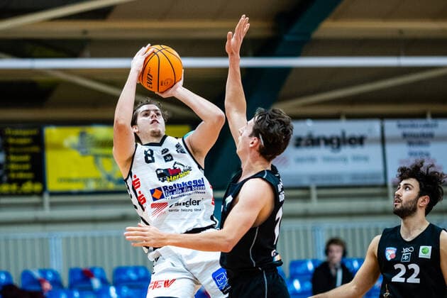 Nemanja Nadjfeji ( 8 BSW Sixers), Mark Gebhardt ( 11 ART Gaints Duesseldorf) waehrend der Saison 2020-21 (Herren) in der Barmer Bundesliga ProB zwischen BSW Sixers und ART Giants Düsseldorf in der Ballsporthalle Sandersdorf am 12. December 2020 in Sandersdorf, Sachsen Anhalt, Deutschland
