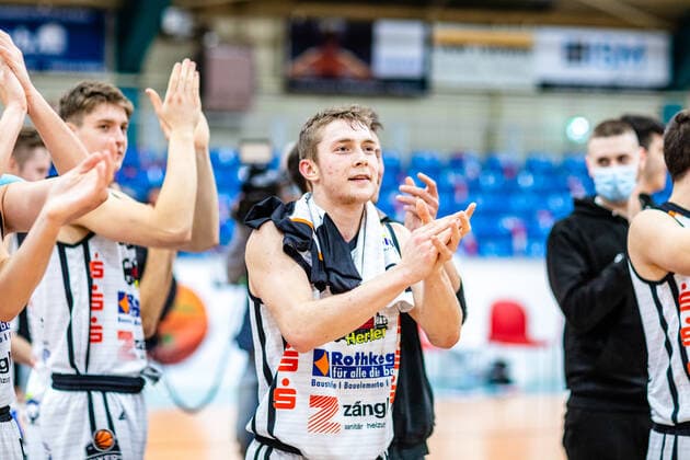 Vincent Friederici ( 30 BSW Sixers) waehrend der Saison 2020-21 (Herren) in der Barmer Bundesliga ProB zwischen BSW Sixers und ART Giants Düsseldorf in der Ballsporthalle Sandersdorf am 12. December 2020 in Sandersdorf, Sachsen Anhalt, Deutschland
