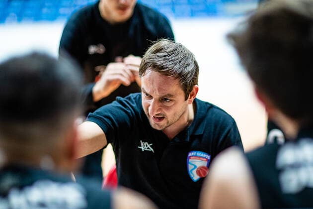 Trainer Kevin Magdowski (ART Gaints Duesseldorf) waehrend der Saison 2020-21 (Herren) in der Barmer Bundesliga ProB zwischen BSW Sixers und ART Giants Düsseldorf in der Ballsporthalle Sandersdorf am 12. December 2020 in Sandersdorf, Sachsen Anhalt, Deutschland