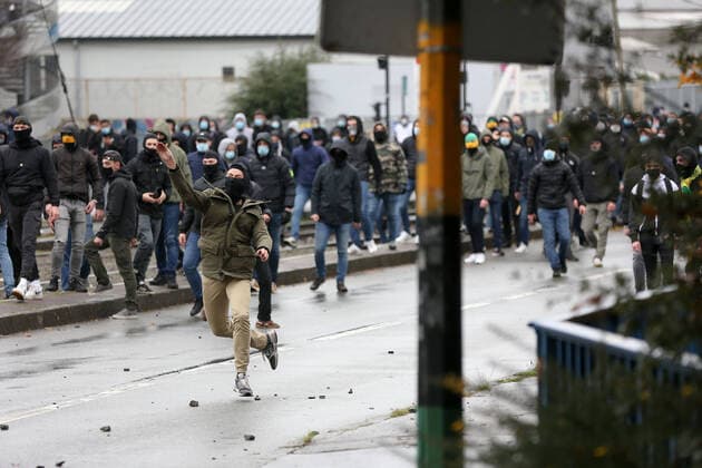 Bilder des Jahres 2020, Sport 12 Dezember Sport Themen der Woche KW50 ILLUSTRATION - POLICE - CRS - SECURITE - MANIFESTATION ANTI WALDEMAR KITA (PRESIDENT NANTES) - ALTERCATION - SUPPORTERS FOOTBALL : Nantes vs Dijon - Ligue 1 Uber Eats - 13 12 2020 FEP Panoramic 