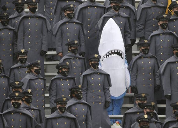 Bilder des Jahres 2020, Sport 12 Dezember Sport Themen der Woche KW50 U.S. Military Academy cadets stand with a cadet dressed as a shark while the Army Black Knights play the Navy Midshipmen in the 121st traditional Army-Navy Game at Michie Stadium at West Point on Saturday, December 12, 2020. The annual rivalry game has traditionally been played in front a capacity crowd in NFL, American Football Herren, USA stadiums in Philadelphia, Baltimore, Landover or East Rutherford, but the coronavirus pandemic forced the game to be played at West Point for the first time since 1943.  NYP2020121226 JOHNxANGELILLO