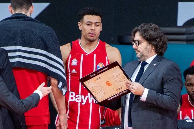 Sasha Grant 44 (FC Bayern), Head Coach Andrea Trinchieri (FC Bayern), FC Bayern Basketball vs. Giessen 46ers, BBL, 13.12.2020 Muenchen Bayern Deutschland