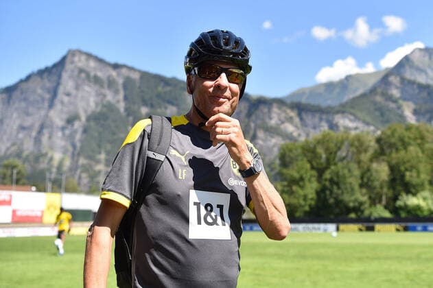 Dortmund Trainer Lucien Favre gefeuert Laut BILD-Zeitung wurde der Dortmund Trainer Lucien Favre nach der 1:5 Niederlage gegen den Aufsteiger VfB Stuttgart von seinem Job freigestellt. Laut kicker-Informationen soll Assistenztrainer Manfred Stefes ebenfalls freigestellt werden. Das Traineramt soll zunächst von Co-Trainer Edin Terzic übernommen werden. DFL regulations prohibit any use of photographs as image sequences and or quasi-video.