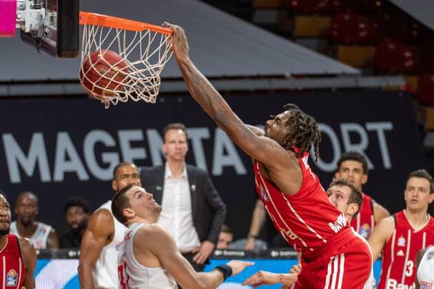 Jalen Reynolds 8 (FC Bayern), dunk, FC Bayern Basketball vs. Giessen 46ers, BBL, 13.12.2020 Muenchen Bayern Deutschland