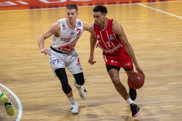 Liam O Reilly 3 (Giessen 46ers), Wade Baldwin 2 (FC Bayern), FC Bayern Basketball vs. Giessen 46ers, BBL, 13.12.2020 Muenchen Bayern Deutschland