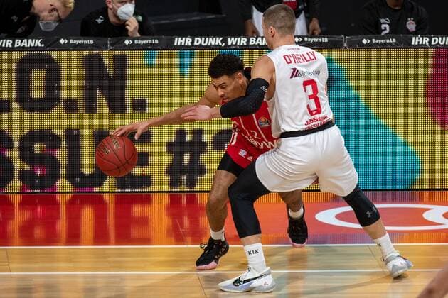 Diego Flaccadori 12 (FC Bayern), Liam O Reilly 3 (Giessen 46ers), FC Bayern Basketball vs. Giessen 46ers, BBL, 13.12.2020 Muenchen Bayern Deutschland