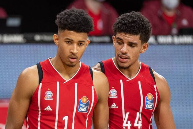Jason George 1 (FC Bayern), Sasha Grant 44 (FC Bayern), FC Bayern Basketball vs. Giessen 46ers, BBL, 13.12.2020 Muenchen Bayern Deutschland