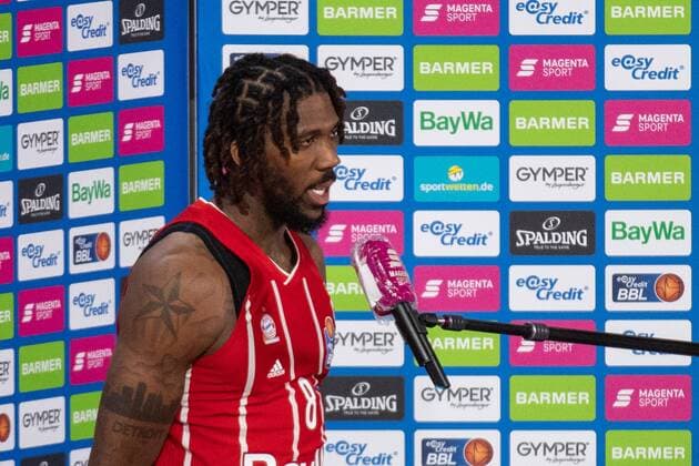 Jalen Reynolds 8 (FC Bayern) nach den Spiel bei der Pressekonferenz, FC Bayern Basketball vs. Giessen 46ers, BBL, 13.12.2020 Muenchen Bayern Deutschland