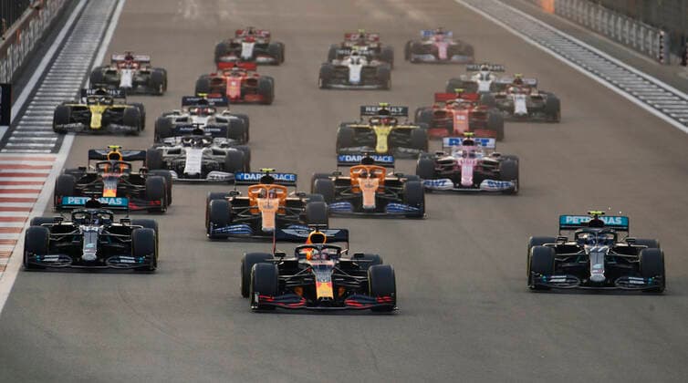 Motorsports: FIA Formula One World Championship, WM, Weltmeisterschaft 2020, Grand Prix of Abu Dhabi Motorsports: FIA Formula One World Championship 2020, Grand Prix of Abu Dhabi, Start, 33 Max Verstappen (NLD, Aston Martin Red Bull Racing), 77 Valtteri Bottas (FIN, Mercedes-AMG Petronas Formula One Team), 44 Lewis Hamilton (GBR, Mercedes-AMG Petronas Formula One Team),