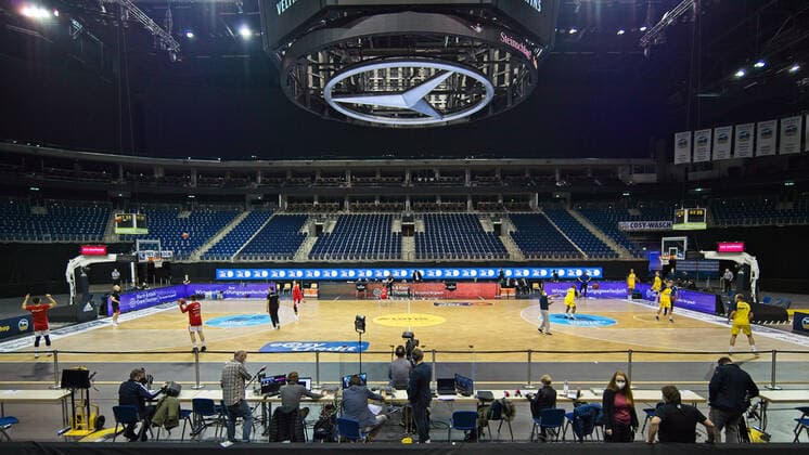 Spiel vor leeren Raengen - 13.12.2020, BBL, Alba Berlin vs Brose Bamberg, in der Mercedes Benz Arena, GER, Berlin, 13.12.2020, BBL, Alba Berlin vs Brose Bamberg Berlin Copyright: xUwexKoch xEibner-Pressefotox EP_ukh