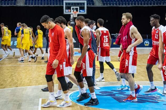 Basketball Berlin 13.12.2020 Saison 2020 2021 easyCredit BBL 1. Bundesliga BBL Alba Berlin vs Brose Banberg niedergeschlagene Bamberger nach der Niederlage