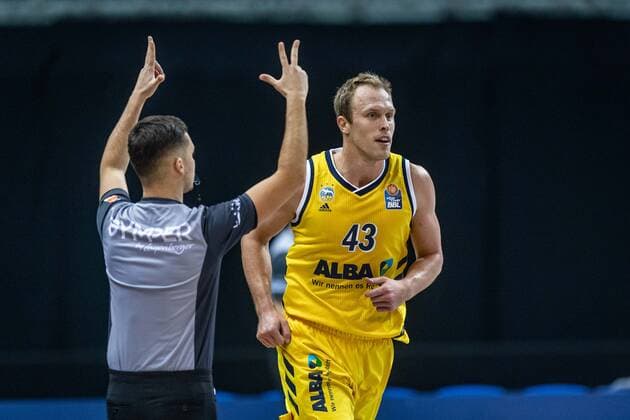 Basketball Berlin 13.12.2020 Saison 2020 2021 easyCredit BBL 1. Bundesliga BBL Alba Berlin vs Brose Banberg Luke Sikma (Alba Berlin, No.43)