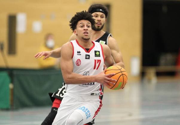 ProB BARMER 2. Basketball Bundesliga, Gruppe Nord, 9. Spieltag, ETV Hamburg - WWU Baskets Münster (72:105), Mubarak Salami (ETV, v.), MARCK COFFIN. Eimsbüttel Hamburg