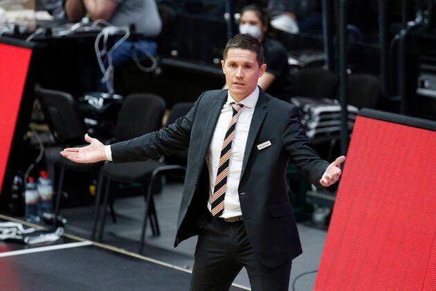 BBL easyCredit Basketball Bundesliga Saison 2020 2021 6. Spieltag am Sonntag, 13. Dezember 2020 in der edel-optics.de Arena in Hamburg: Hamburg Towers - Ratiopharm Ulm Headcoach Jaka Lakovic ( Ulm ) Hamburg Towers - Ratiopharm Ulm