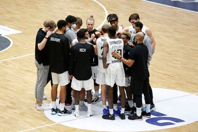 BBL easyCredit Basketball Bundesliga Saison 2020 2021 6. Spieltag am Sonntag, 13. Dezember 2020 in der edel-optics.de Arena in Hamburg: Hamburg Towers - Ratiopharm Ulm Spielerkreis Hamburg Towers Hamburg Towers - Ratiopharm Ulm