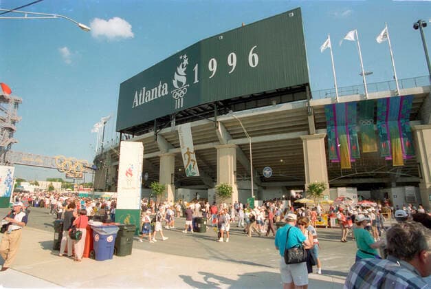 Olympische Spiele 1996 in Atlanta. Eröffnungsfeier 19.07.1996. Olympic Stadium in Atlanta Außenansicht. *** Olympic Games 1996 in Atlanta Opening Ceremony 19 07 1996 Olympic Stadium in Atlanta Exterior View HM