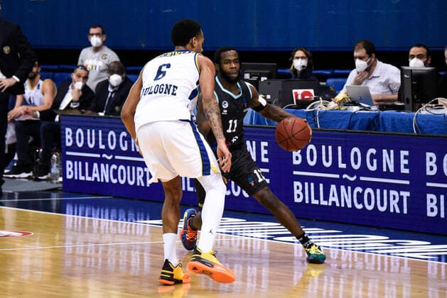 CHERY KENNY ( 11 - Brescia ) - MICHINEAU David ( 6 - Metropolitans 92 ) - BASKET : Metropolitans 92 vs Germani Brescia - Eurocup - 15 12 2020 FedericoPestellini Panoramic 
