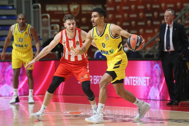 Sport Bilder des Tages Maodo Lo, 0 of Alba Berlin und Aleksa Uskokovic, 4 of Crvena Zvezda mts Belgrade , Alba Berlin während Euroleague Spiel gegen Crvena zvezda, Aleksandar Nikolic arena, Belgrad 15.12.2020 MarkoxMetlas 