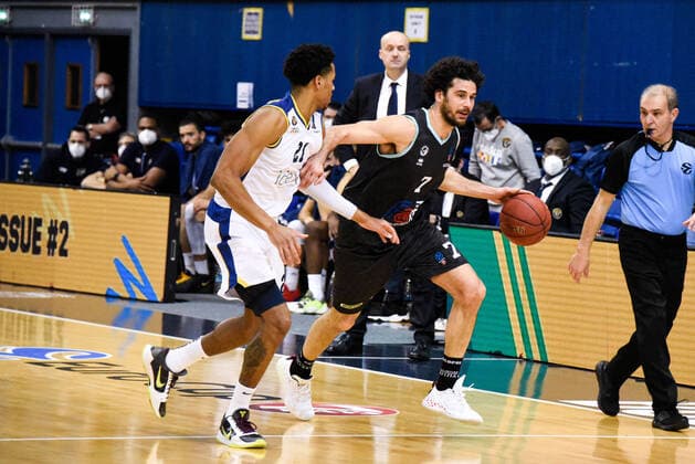 Anthony Brown ( 21 - Metropolitans 92 ) VITALI LUCA ( 7 - Brescia ) - BASKET : Metropolitans 92 vs Germani Brescia - Eurocup - 15 12 2020 FedericoPestellini Panoramic 
