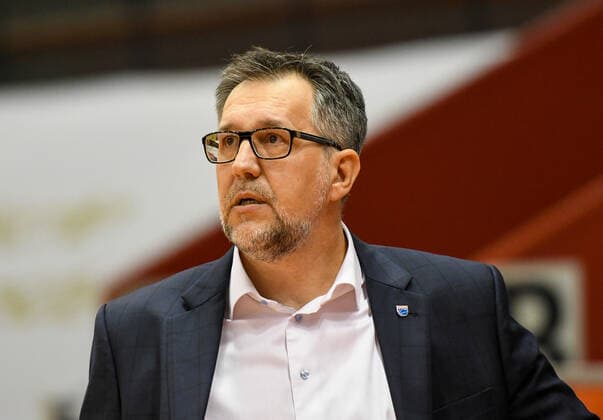 Silvano Poropat, Coach Weißenfels 1. Spieltag, Basketball Bundesliga, Basketball Saison 2020 2021, Deutschland, easyCredit BBL, Germany, Giessen 46ers, giessen rot, Herren, Jobstairs GIESSEN 46ers - MBC Syntainics MBC, Männer, MBC blau-weiß