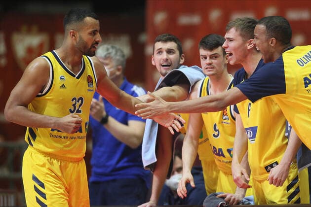 Johannes Thiemann , Malte Delow,Louis Olinde Alba Berlin während Euroleague Spiel gegen Crvena zvezda, Aleksandar Nikolic arena, Belgrad 15.12.2020 MarkoxMetlas 