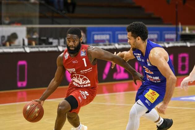 Jonathan Stark, Quinton Hooker 1. Spieltag, Basketball Bundesliga, Basketball Saison 2020 2021, Deutschland, easyCredit BBL, Germany, Giessen 46ers, giessen rot, Herren, Jobstairs GIESSEN 46ers - MBC Syntainics MBC, Männer, MBC blau-weiß