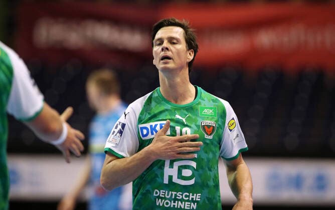 Hans Lindberg Aktion Oberkoerper Oberkörper Handball HBL Bundesliga Herren Saison 2020 2021 15.12.2020 Füchse Berlin vs. TVB Stuttgart Geisterspiel Corona Covid 19